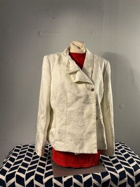 Elegant Cream Floral Jacquard Women's Blazer with skirt set